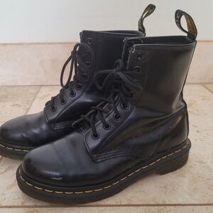 Dr. Martens 1460 W Women's 6 Men's 5 Original Black Smooth Leather Boots